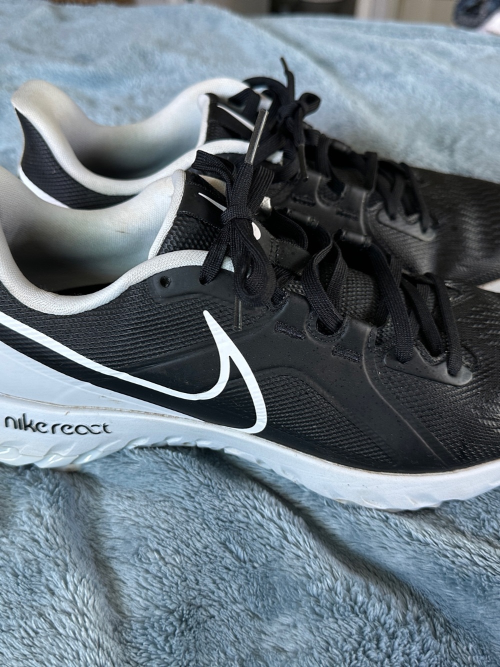 Nike Men’s Black & White react golf shoes